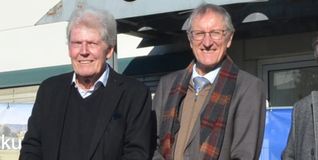 Wolf Eisenmann und Landrat Roland Bernhard beim Spatenstich des Schlachthof-Umbaus.